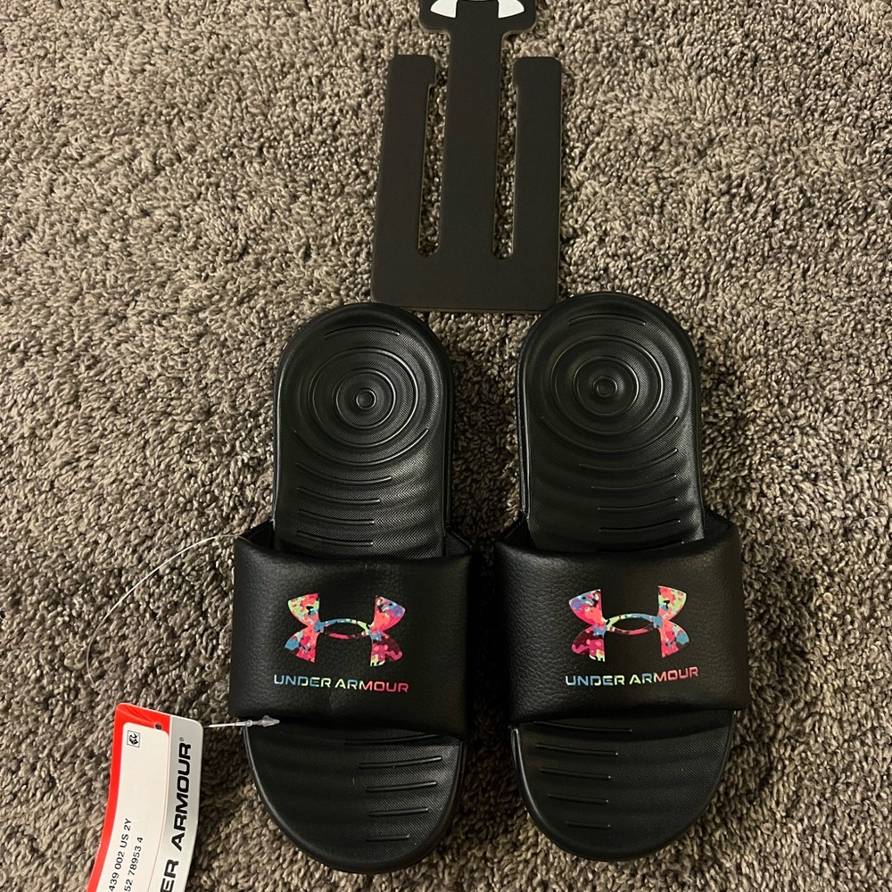 Under Armour Kids Black Slide Sandals, size 2 . BNWT